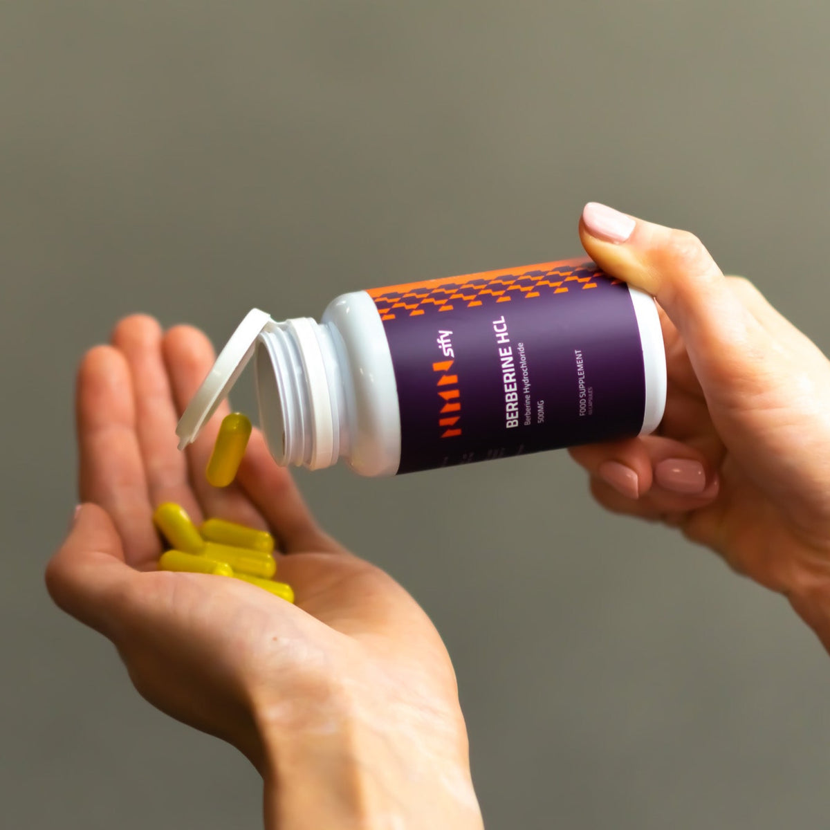 Berberine-UK-Berberine-benefits-Berberine-supplement-nmnsify-berberine-hcl-500mg-hand-dropping-berberine-capsules-to-palm