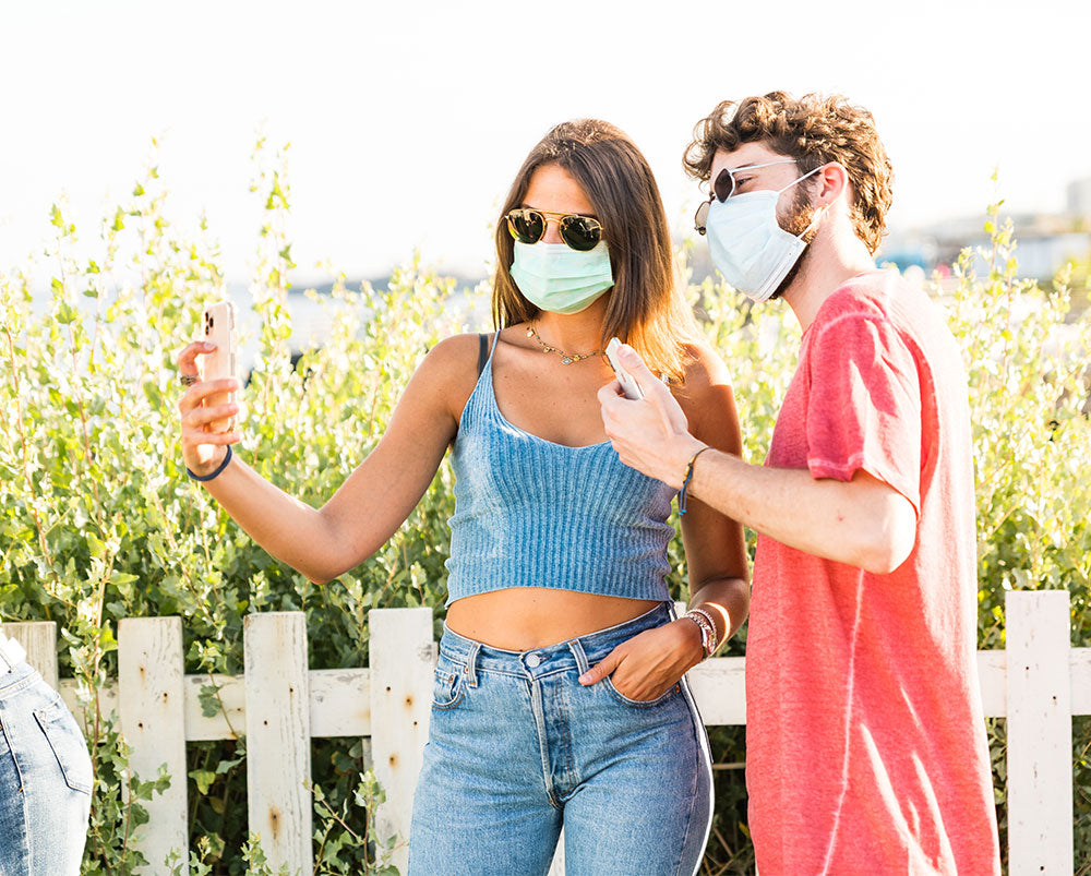 hay-fever-seasonal-allergies-pollen-count-hayfever-and-allergy-symptoms-herbal-hayfever-relief-hayfever-help-couple-taking-selfies-with-mask-near-flowers